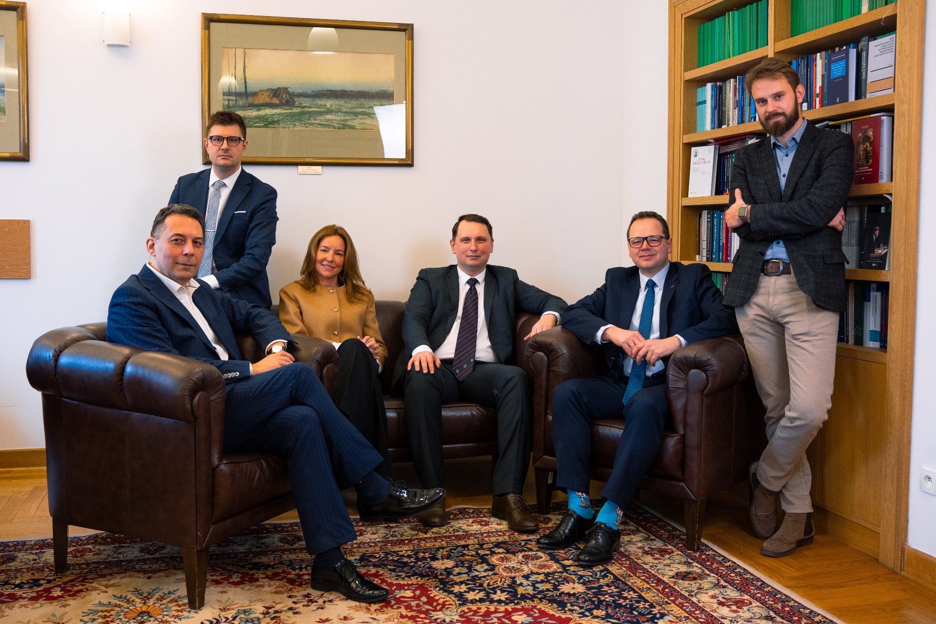 Kolegium Dziekańskie wraz z pracownikami sekretariatu — zdjęcie grupowe